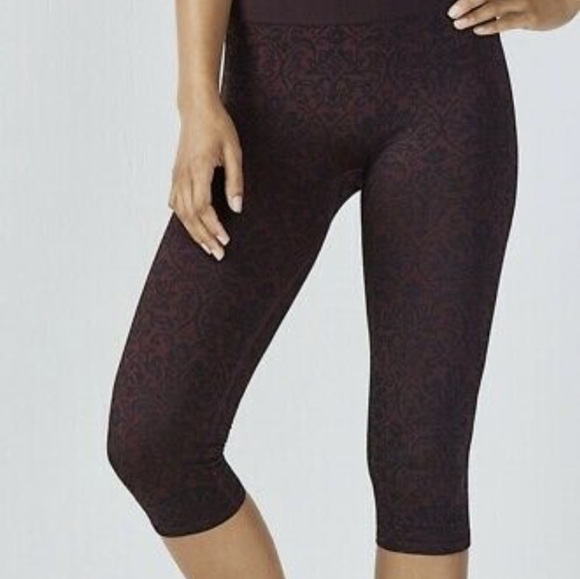Fabletics Sebastian Midrise Capris tight - Picture 2 of 4